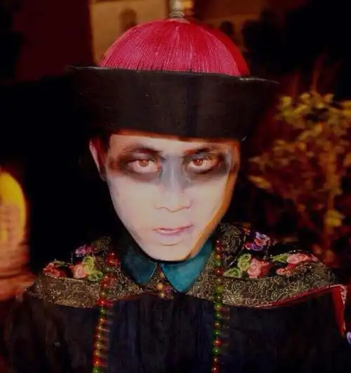 午夜僵尸出没,城管制止,王东伟变僵尸大战城管