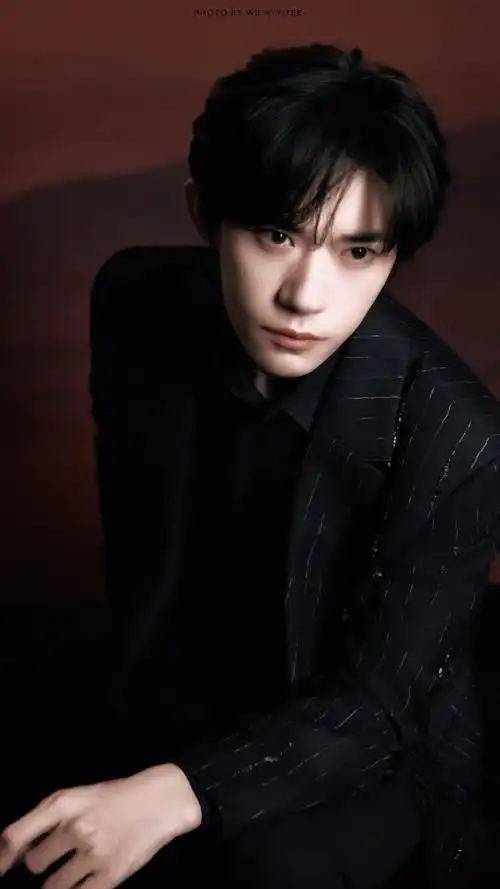 易烊千玺献唱不辞星海