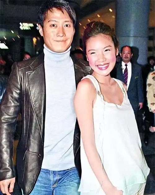 有两个传说广为流传:李嘉欣是最美丽的女神,而黎明则是最红火的巨星