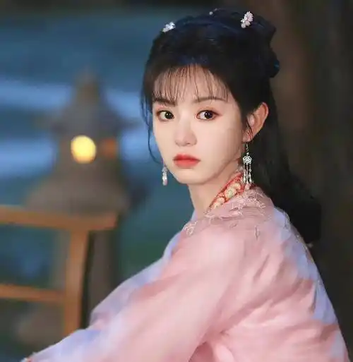 有种反差叫"掀刘海",有人成"普女",有人秒变盛世美颜_程潇_llisa_显得