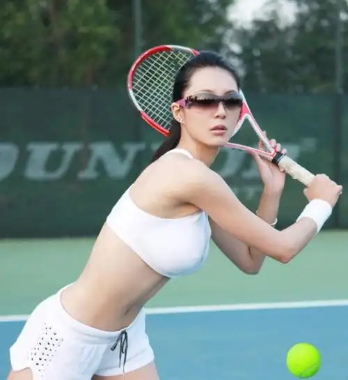 她被称为中国第一黄金身材颜值也好嫁个好丈夫幸福惹人羡