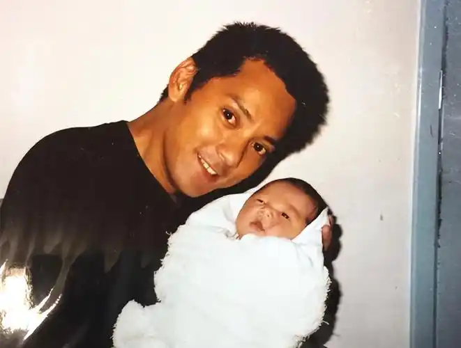 洪欣与老公女儿北京过年,别墅旁跳舞很欢乐,莫少聪儿子独自回港插图11