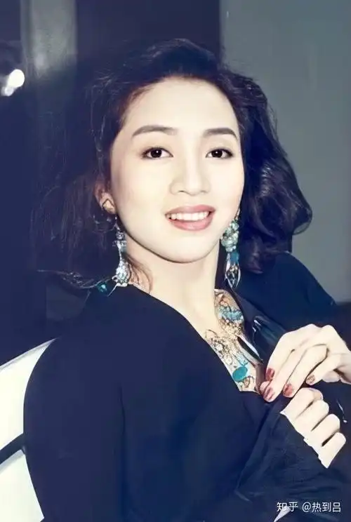 大家觉得梅艳芳好看吗