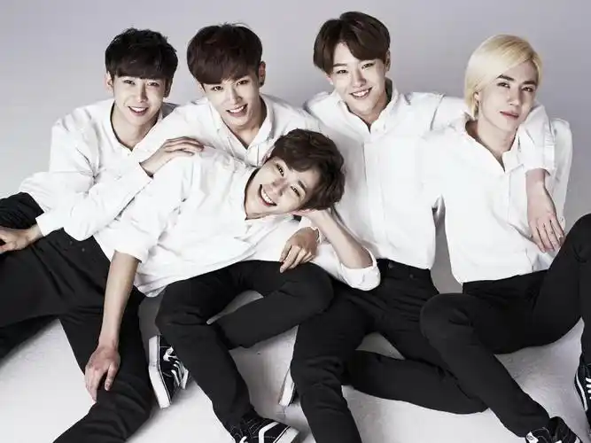 [uniq][新闻]150324 uniq简历照公开,有颜就是任性