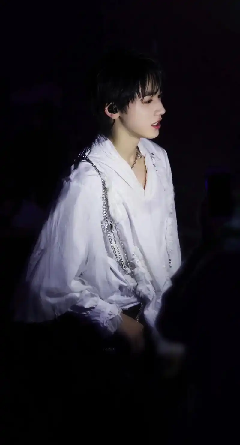 亚轩绝美照片值得收藏哦!@祺子. @tnt @七个土豆炒爆米 - 抖音