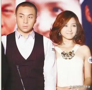 13年后再看何洁释小龙,她三个孩子两个爹,他资产上亿娇妻在怀