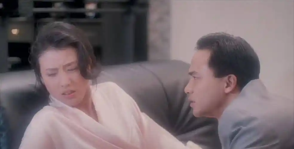 1993年,周海媚和任达华上演大时尚对手戏,影片惊悚成童年阴影_nancy