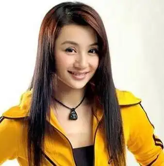 2009年,曹颖"下嫁"王斑,2年后刚出月子就被王斑"赶"出家门