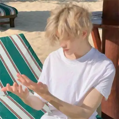 霸气个性的冷酷高冷男子帅哥头像 戴帽子暗色系低调微信男头真人