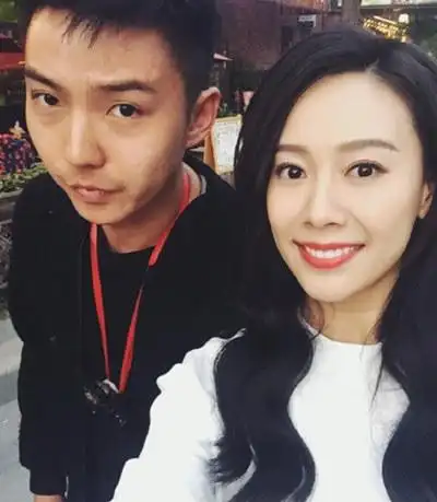 张雅蓓曝光新写真美艳动人 与前国脚一见钟情大胆秀恩爱