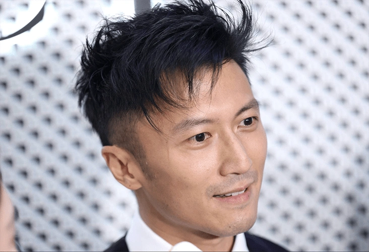 原创谢霆锋生图王者复古绣花裤眼角的疤痕抢镜和郭富城久违同框