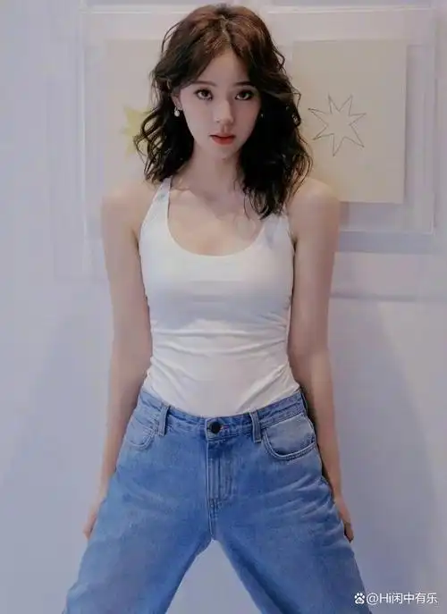 其实,欧阳娜娜的身材并不出众,但