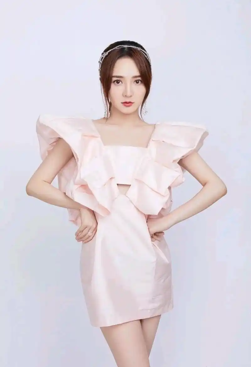 精美图集|靳梦佳,精致美丽的女主持人,演员