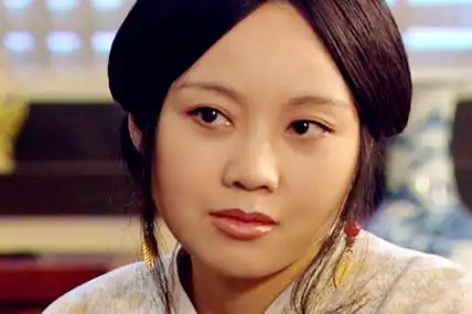 唱罢佟湘玉的戏码,摘掉"谋女郎"的光环,闫妮褪去古装,独挑大梁《张