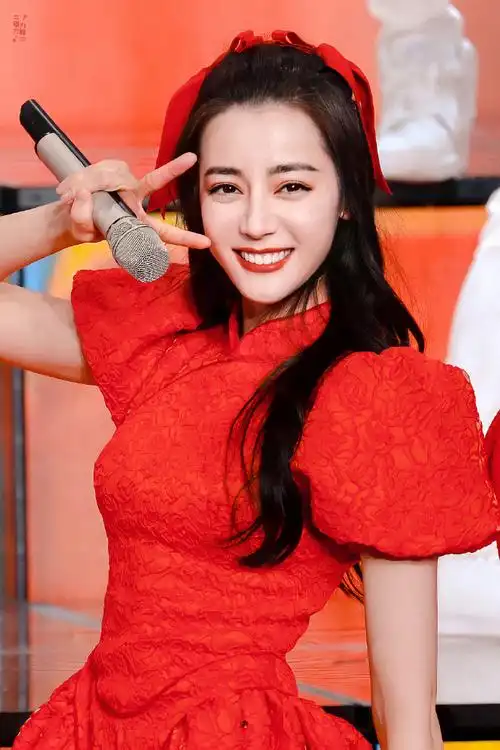 迪丽热巴超话#春晚#央视春晚 《奔跑的青春》除夕快乐 和你一起奔跑