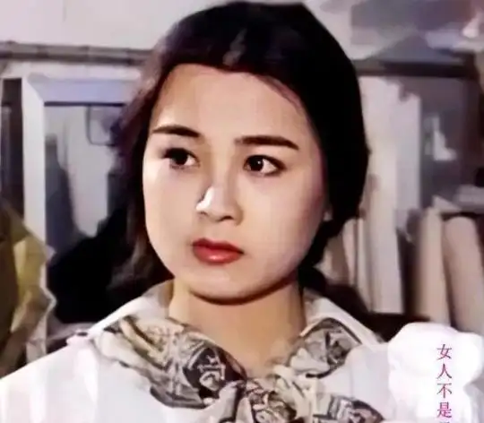 演员赵明明生下女儿后惨遭丈夫的抛弃因为女儿至今仍孤身一人