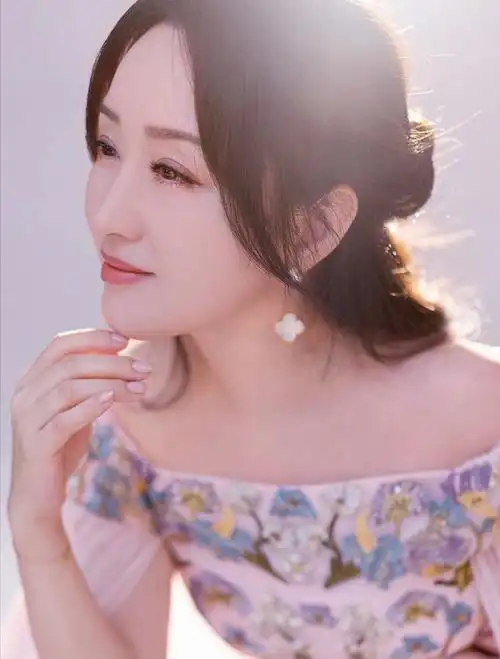 杨钰莹高清俏丽美照,娇媚可人!_高清图集_新浪网