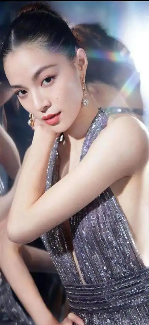 高挑性感人间芳华钟楚曦高清美图