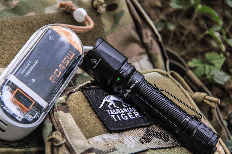 战术经典,再度升级:fenix tk11r手电