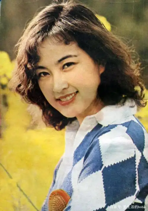 1,刘晓庆 她主演的《小花》《芙蓉镇》,让她名垂影史,也让她一跃成为