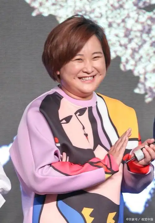 今日,演员贾玲在个人账号在发文,拍了一部《热辣滚烫》的电影,成功减