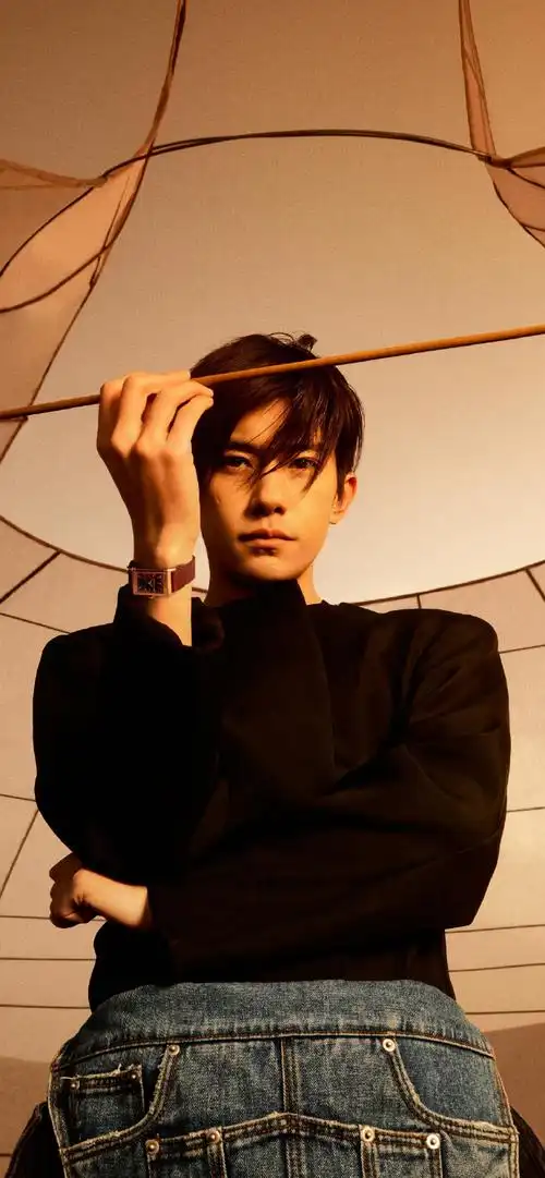 易烊千玺gq杂志##易烊千玺智族gq四字封面