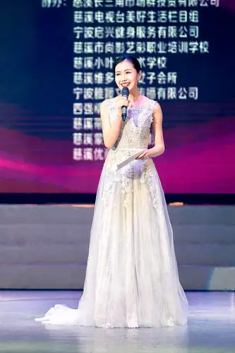 赵丹阳主持世界旅游小姐宁波赛区颁奖晚会华美吸睛!