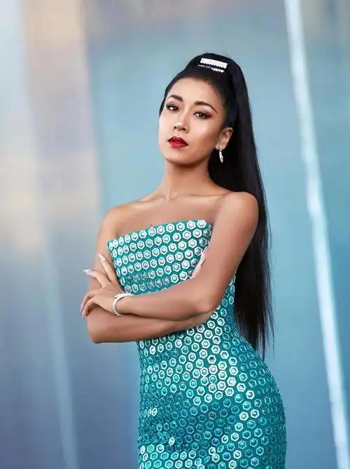 吉克隽逸白色裙子唱歌(吉克隽逸的人鱼裙)(3)