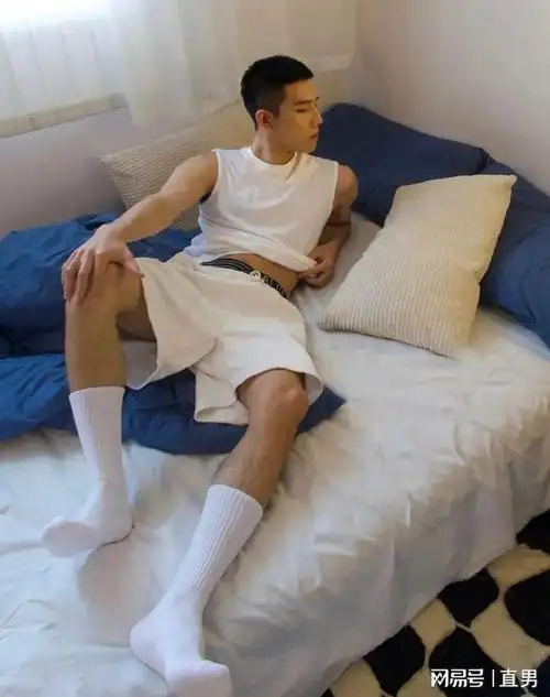 野生寸头长腿白袜体育生这个奶痞弟弟太可了