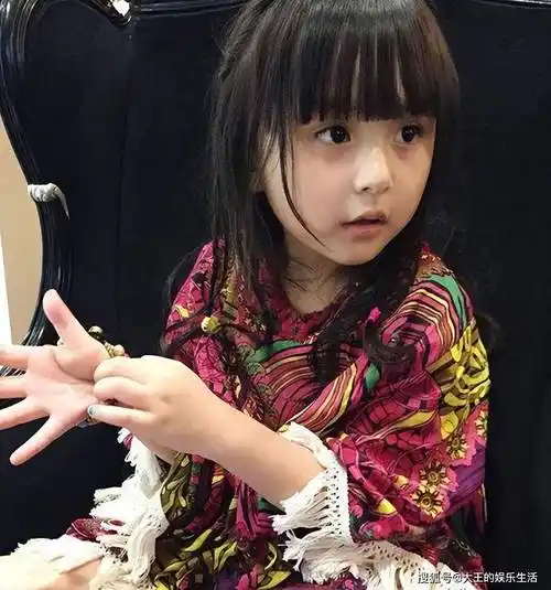 她美若仙子,2岁初登台,扮演"小芈月"轰动全国,今貌似嫌世_刘楚恬_变化