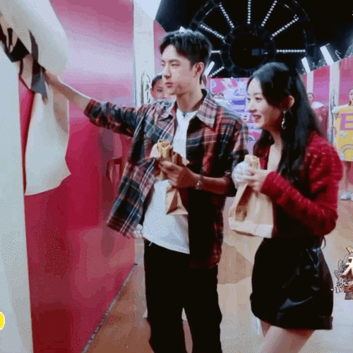 赵丽颖王一博同框天天向上cp感十足快本相爱相杀