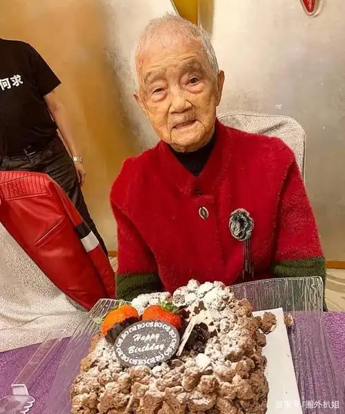 40岁香港男明星拒绝过生日:生命中的每一天,都不应虚度