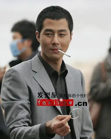 韩星赵寅成恋情曝光型男发型魅惑人心图