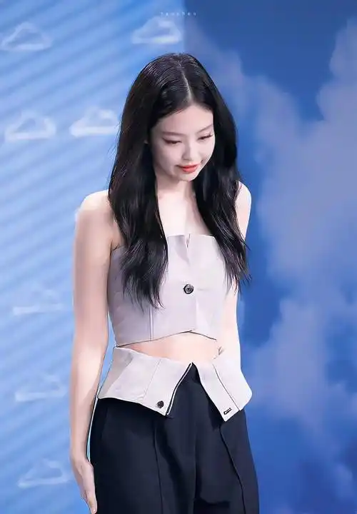 jennie金智妮一字肩抹胸性感小野猫造型_黑色_很漂亮_高跟鞋
