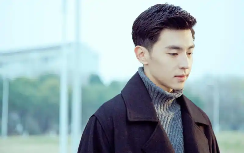 娱乐圈内当红小鲜肉邓伦背景被扒出,并不是之前传言的富二代!