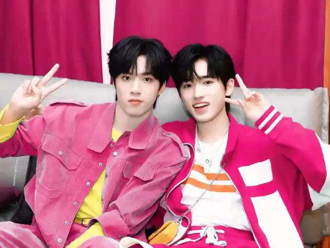 宋亚轩刘耀文新歌上线双人合照##宋亚轩刘耀文新歌好甜