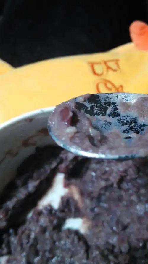这次红豆烧的很烂想做豆沙,发现有好多像勺子里一类的白色东西,这是他