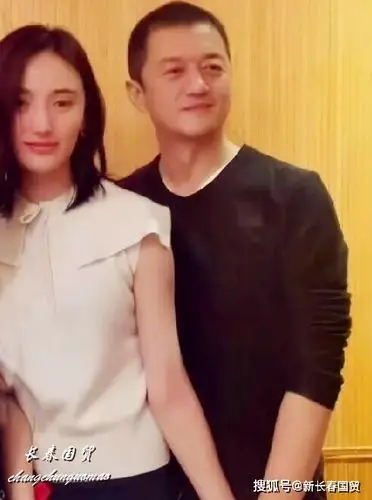 李亚鹏新女友16岁旧照曝光,清纯靓丽甜美可人