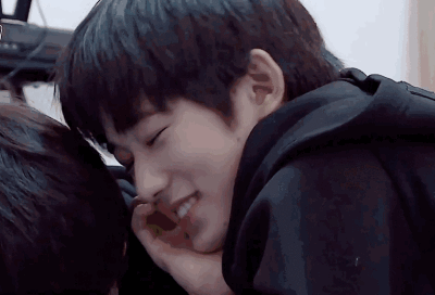 时代少年团是由马嘉祺,丁程鑫,宋亚轩,刘耀文,张真源,严浩翔,贺峻霖七