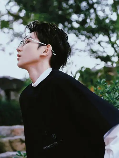 王源眼镜杀手机壁纸爱了爱了