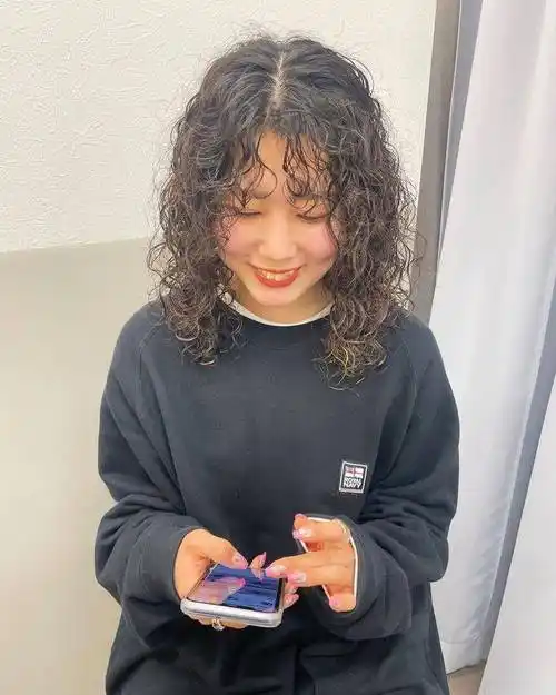 头发细软少全,就选全头卷烫发,显发量又洋气_发型_卷发_棕色