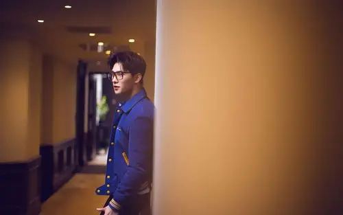 最新杨洋时尚机场街拍高清图片