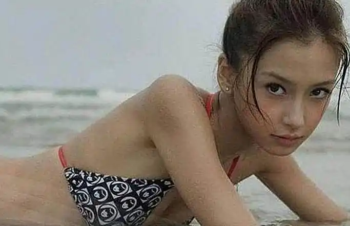 杨颖三点式泳装照流出,身材过于真实!真不知黄晓明怎么熬过来的