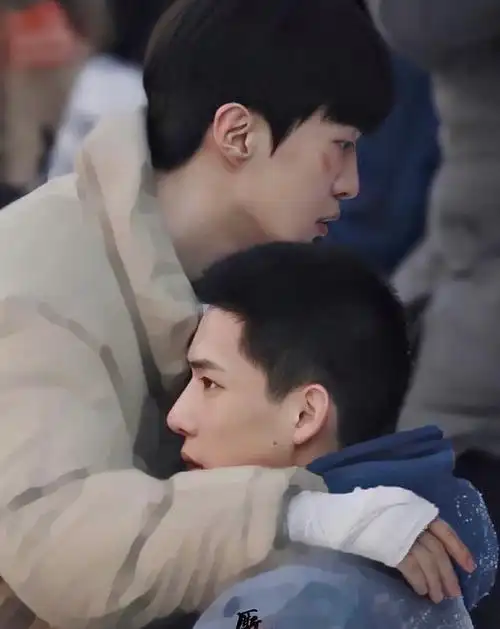 范丞丞王安宇雪夜路透,站姐拍的太有氛围,期待值拉满_网易订阅