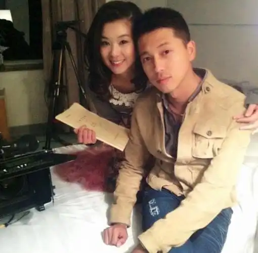 王雷的感情生活很干净,在进入娱乐圈后,官方承认的女友只有一位,就是