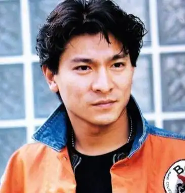 在娱乐圈里啊,刘德华演的那个"大哥"角色,简直就是一直火到现在的经典