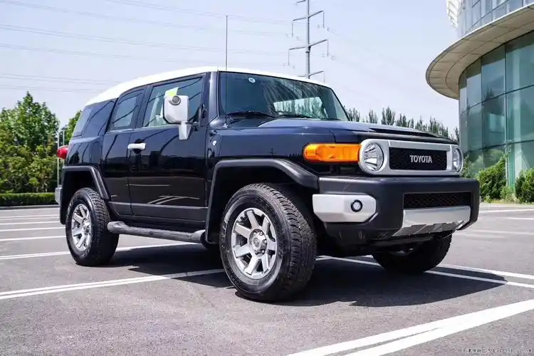 丰田酷路泽fj中东版复古硬派越野全国最低价475万