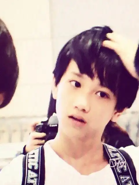 看一波小时候的敖子逸