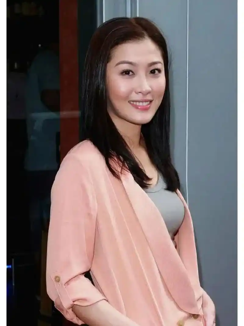 大美女周丽淇中国香港女演员,身材苗条,性感妩媚,靓丽俊俏,实在是太美