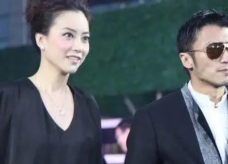 知名经纪人霍汶希的女儿如今十岁了,谢霆锋对她非常好